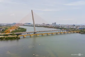 Discovering Da Nang: The Historic Bridge Transformed into a Vibrant Nightly Tourist Gem - image 8
