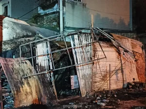 Tragic Fire Incident in Hanoi: Reporting on the Scene and Community Safety Awareness - image 7