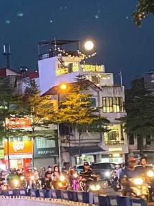 Capturing the Magic: Vietnam Celebrates the Largest and Brightest Supermoon of 2023 - image 8