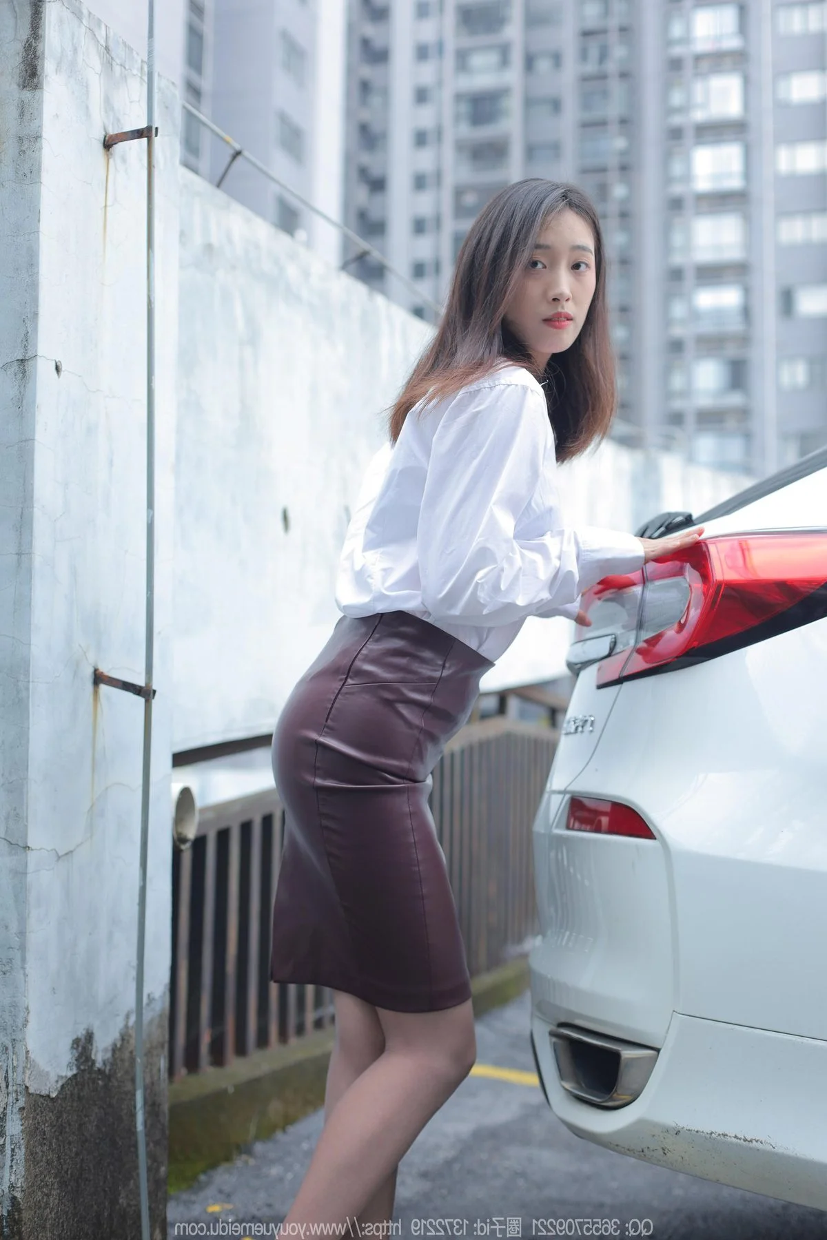 Urban Chic and Sophistication: IESS No.1641 Xiao Jiu Collection