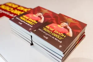 Stars and Legends Gather for the Launch of Nguyen Hong Son's Memoir - image 3