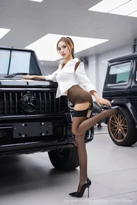 Bold Elegance: Lingyu69’s Captivating Style and Luxury Vibes - image 5