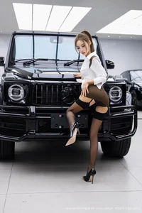Bold Elegance: Lingyu69’s Captivating Style and Luxury Vibes - image 8