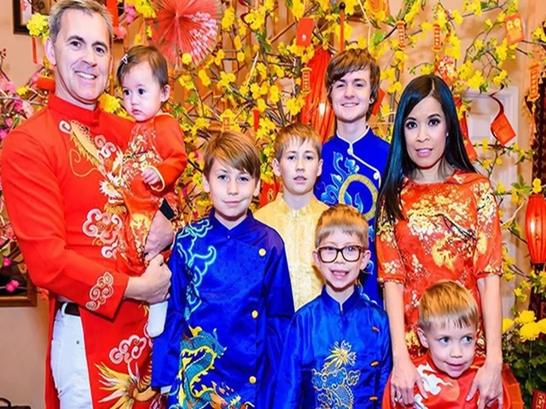 The Fairy-Tale Marriage of Singer Bich Tuyen and Her Billionaire Husband