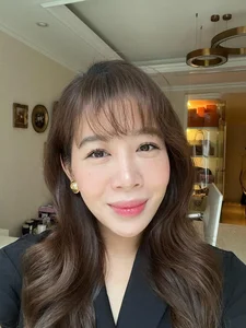 MC Diep Chi Embraces the Minimalist Clean Girl Aesthetic for Natural Radiance - image 1