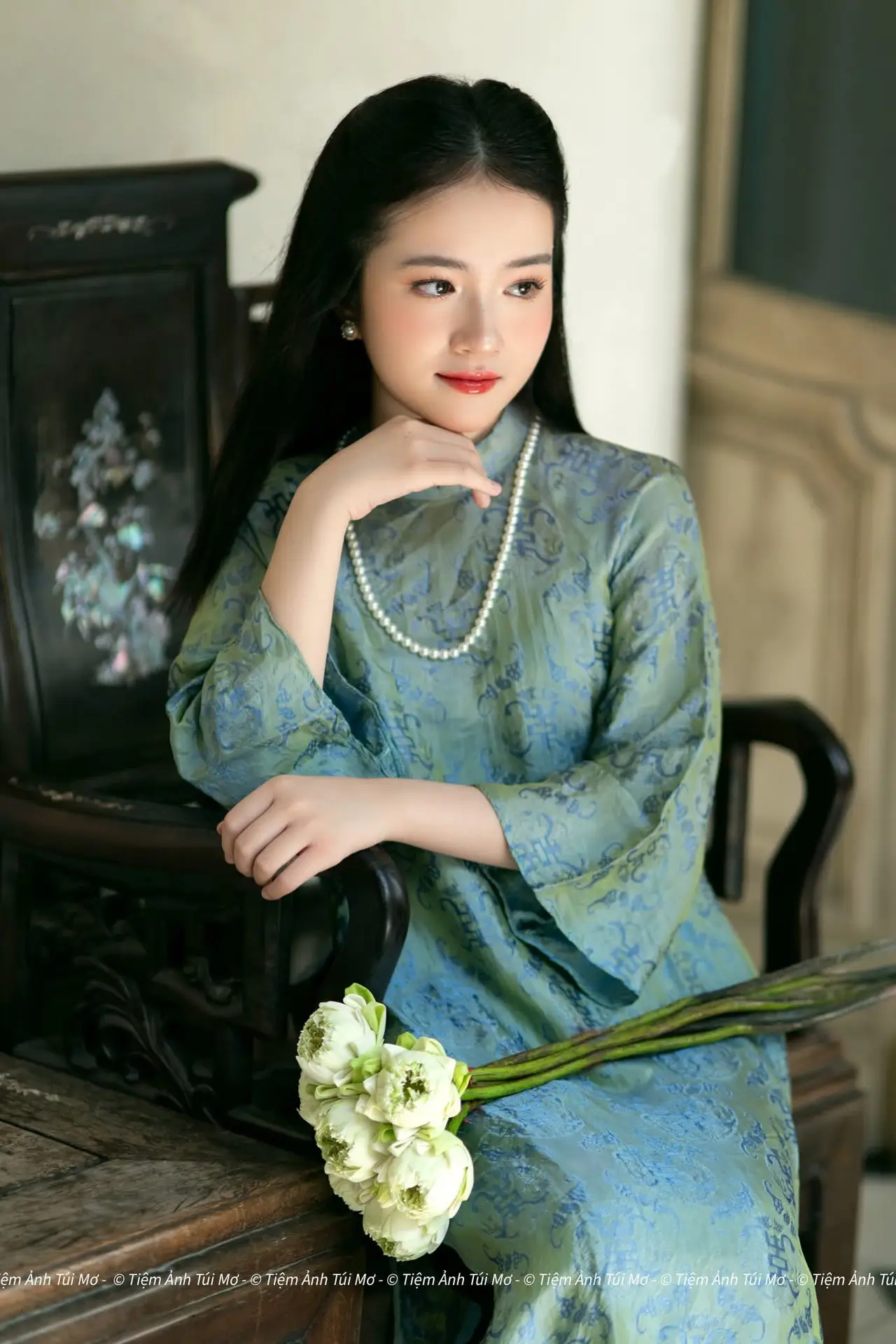 Elegant Vietnamese Ao Dai: Timeless Beauty of an Asian Lady