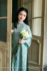 Elegant Vietnamese Ao Dai: Timeless Beauty of an Asian Lady - image 12