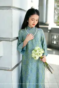 Elegant Vietnamese Ao Dai: Timeless Beauty of an Asian Lady - image 1