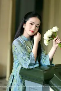 Elegant Vietnamese Ao Dai: Timeless Beauty of an Asian Lady - image 7