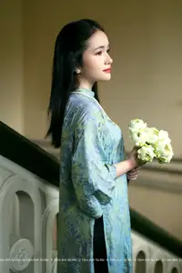 Elegant Vietnamese Ao Dai: Timeless Beauty of an Asian Lady - image 5