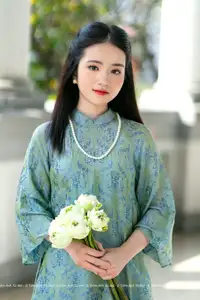 Elegant Vietnamese Ao Dai: Timeless Beauty of an Asian Lady - image 4