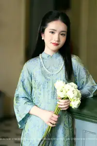 Elegant Vietnamese Ao Dai: Timeless Beauty of an Asian Lady - image 3