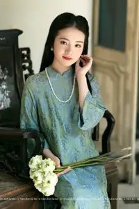 Elegant Vietnamese Ao Dai: Timeless Beauty of an Asian Lady - image 11
