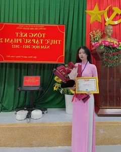 The Natural Beauty of the Viral Primary School Teacher from Dak Lak, Vietnam - image 2