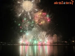 Spectacular Displays at Da Nang International Fireworks Festival 2024: Vietnam Home Team Shines with Improved Artistry and Performance - image 4