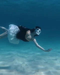 Stunning Underwater Photography: Saigon Socialite Captures Breathtaking Mermaid-Inspired Diving Photos - image 4