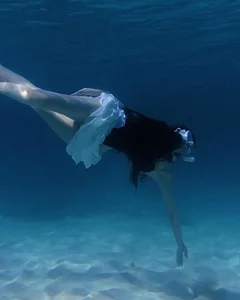 Stunning Underwater Photography: Saigon Socialite Captures Breathtaking Mermaid-Inspired Diving Photos - image 2