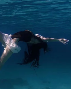 Stunning Underwater Photography: Saigon Socialite Captures Breathtaking Mermaid-Inspired Diving Photos - image 7