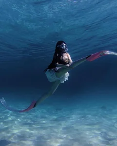 Stunning Underwater Photography: Saigon Socialite Captures Breathtaking Mermaid-Inspired Diving Photos - image 0