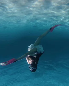 Stunning Underwater Photography: Saigon Socialite Captures Breathtaking Mermaid-Inspired Diving Photos - image 1
