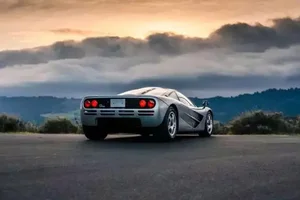 Rare McLaren F1: The Legendary Three-Seater Supercar and Ultimate Barn Find Worth a Fortune - image 3