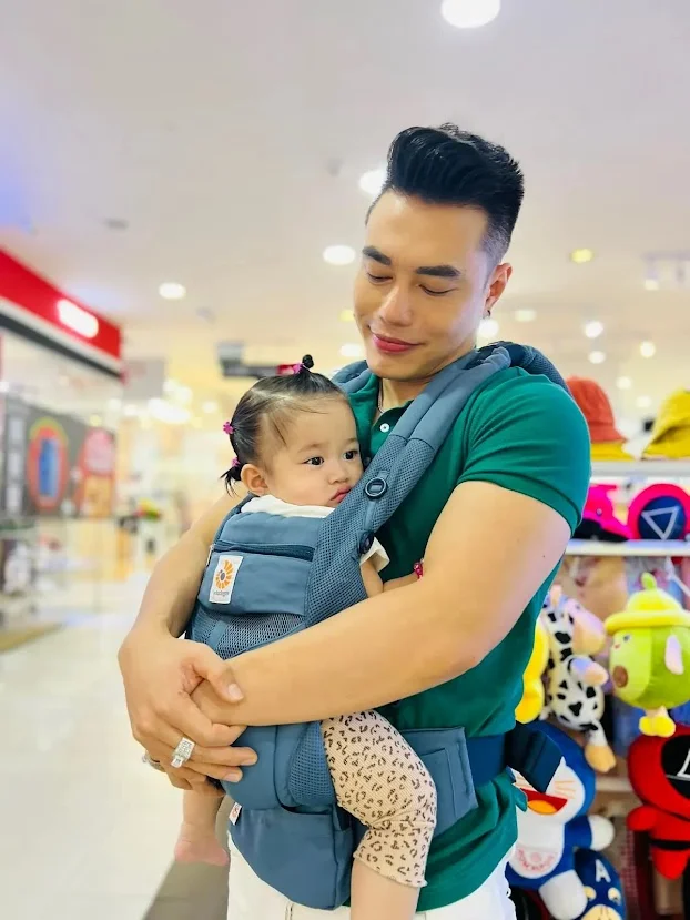 Le Duong Bao Lam Daughter Hilarious Expressions Go Viral Online