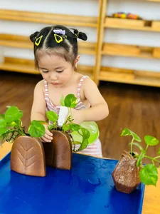 Le Duong Bao Lam Daughter Hilarious Expressions Go Viral Online - image 2