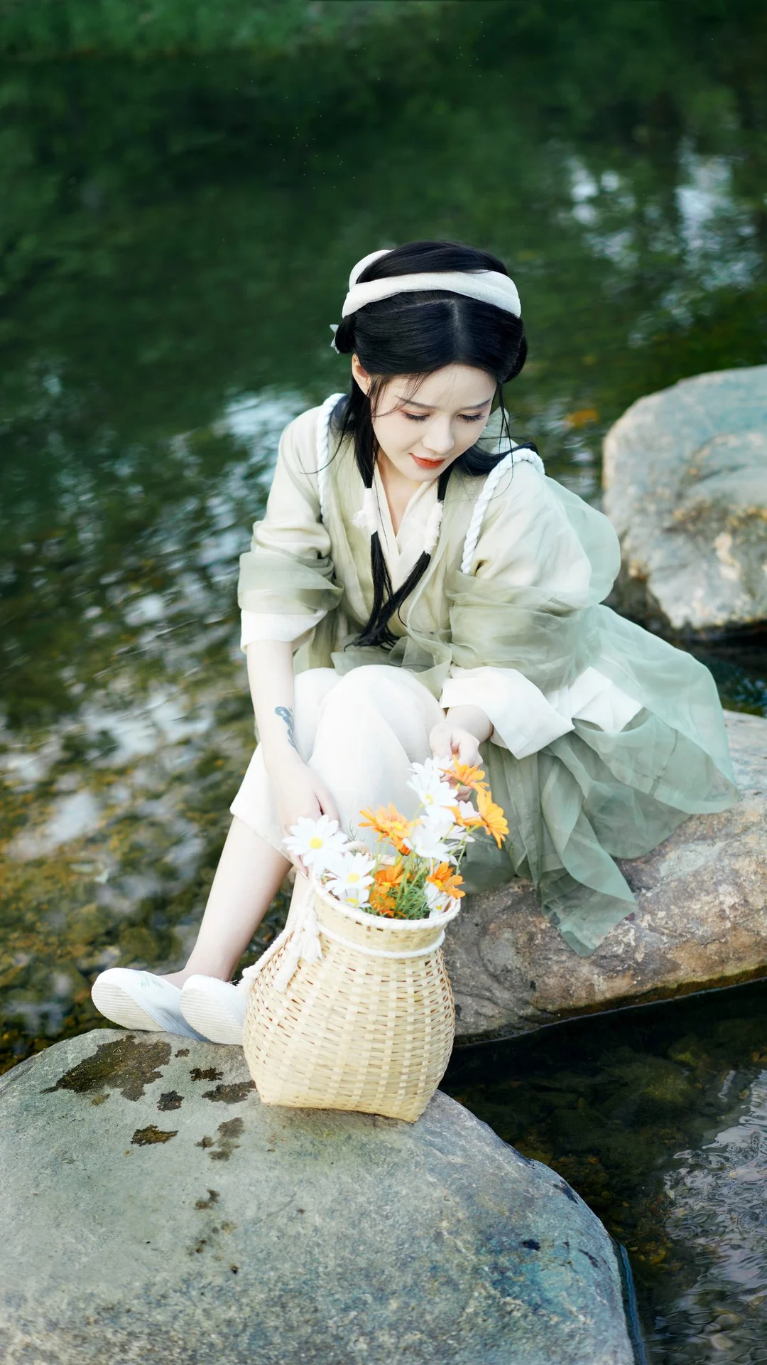 Elegant Visual Series: YiTuYu Art Language Vol.4256 Feng Zai Qi Shi Portrait Gallery