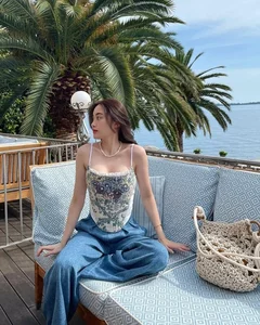 Who is the Laotian Hot Girl Confessing to Quang Linh Vlogs? - image 7