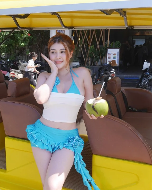 Stunning Summer Bikini Fashion: Single Mom Influencer Shares Inspiring Beachside Photo Gallery