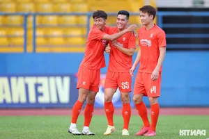 Lush Green Pitch at Go Dau Stadium Ready for Vietnam's Matches Against Cambodia and Laos - image 2