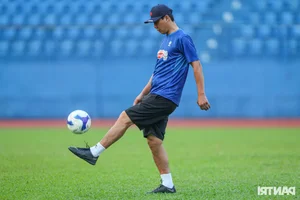 Lush Green Pitch at Go Dau Stadium Ready for Vietnam's Matches Against Cambodia and Laos - image 3
