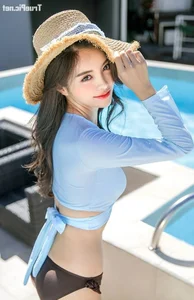 Korean Model Jin Hee Shines in Trendy Beachwear Collection - image 7