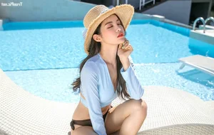 Korean Model Jin Hee Shines in Trendy Beachwear Collection - image 13