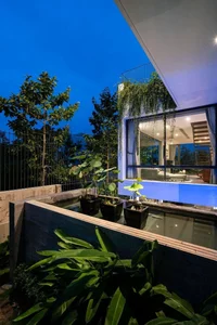 VIBA House: A Stunning Mountainside Retreat Overlooking the Sea in Vung Tau - image 3