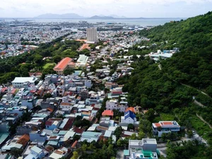 VIBA House: A Stunning Mountainside Retreat Overlooking the Sea in Vung Tau - image 22