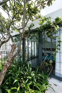 VIBA House: A Stunning Mountainside Retreat Overlooking the Sea in Vung Tau - image 0