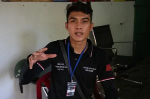 Heartwarming Story of a Student Stranded on Hai Van Pass Rescued After Walking in the Rain - image 5
