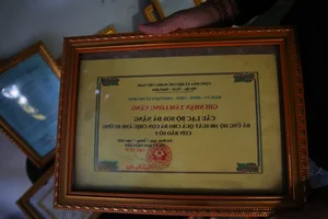 Heartwarming Story of a Student Stranded on Hai Van Pass Rescued After Walking in the Rain - image 14