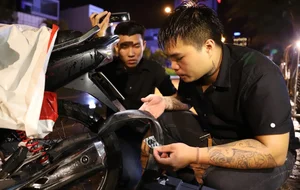Heartwarming Story of a Student Stranded on Hai Van Pass Rescued After Walking in the Rain - image 7