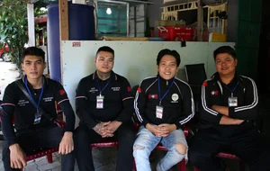 Heartwarming Story of a Student Stranded on Hai Van Pass Rescued After Walking in the Rain - image 19