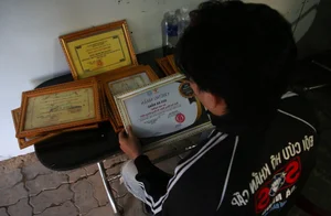 Heartwarming Story of a Student Stranded on Hai Van Pass Rescued After Walking in the Rain - image 0