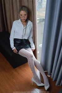 Jiao Jiao Highlights High-End Fashion in the SXJ No.1791 Collection - image 25