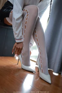 Jiao Jiao Highlights High-End Fashion in the SXJ No.1791 Collection - image 2