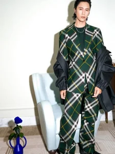 Liu Yifei Stuns in Candid Photos: The Truth Behind the Viral Images and Her Natural Beauty - image 7