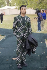 Liu Yifei Stuns in Candid Photos: The Truth Behind the Viral Images and Her Natural Beauty - image 4