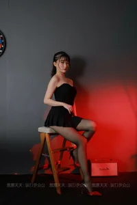 IESS Model Qiu Qiu: Neon Lights and Urban Glamour - image 31