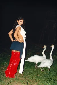 Kylie Jenner Flaunts Her Iconic Curves in a Bold and Stylish Fashion Statement - image 6