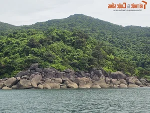Discover Golden Sand Beach: A Pristine Paradise Under Monkey Mountain - image 6