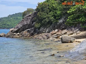 Discover Golden Sand Beach: A Pristine Paradise Under Monkey Mountain - image 8